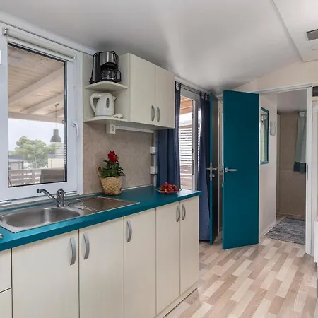 West Coast Mobilhome With Xxl Terrace Vakantiepark